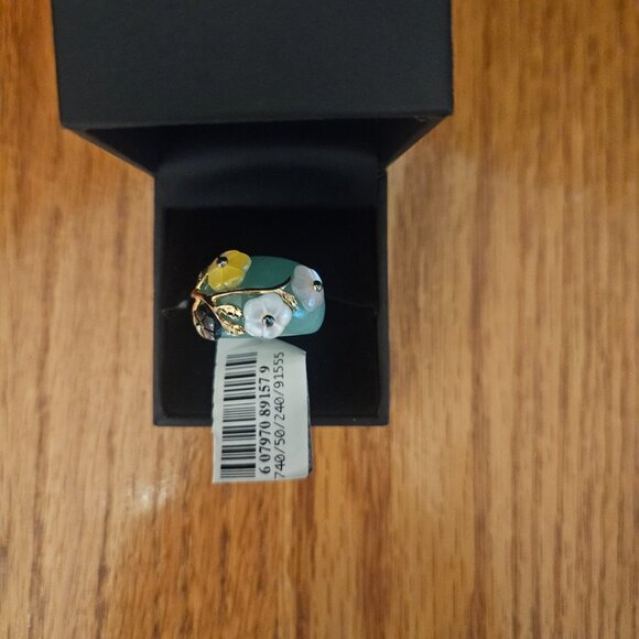 Brand NWT Jade and Multicolored Mother of Pearl Flower Ring - Picture 3 of 8